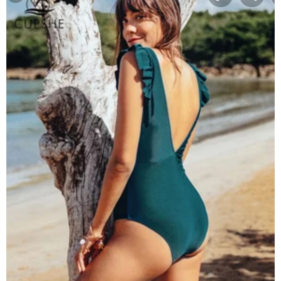 Cupshe Other - Cupshe one piece ruffled swimsuit